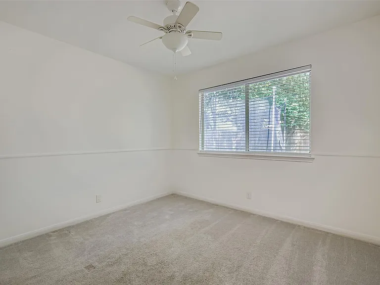 903 Jasmine Trl — Photo 16