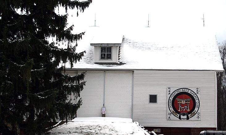2nd image of 8904 Ridge Rd