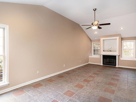 3rd image of 1207 Beanland Dr