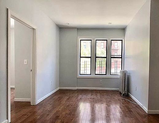 3rd image of 510 W 204th St #1