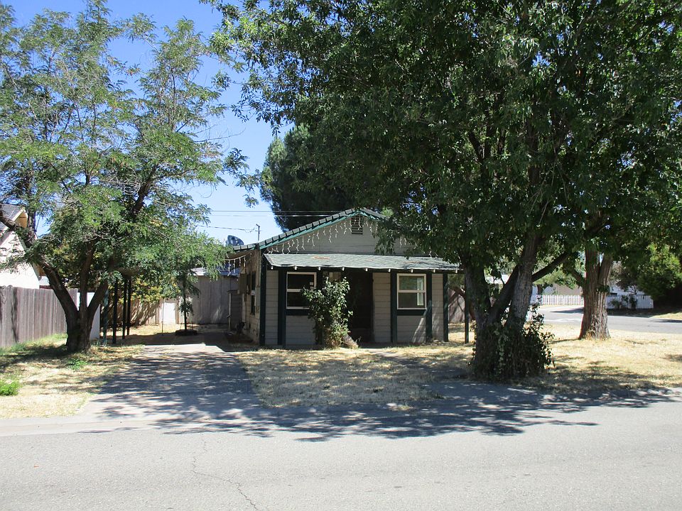 1st image of 290 E 10th St