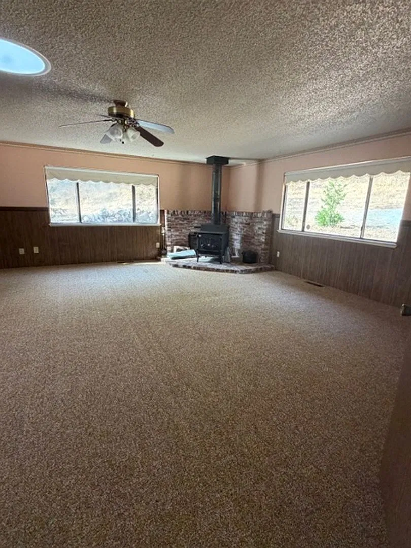 Large Pioneer Home — Photo 4