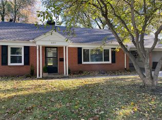 2215 W 77th St, Prairie Village, KS 66208