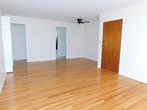 2nd image of 924 Hinman Ave #1C