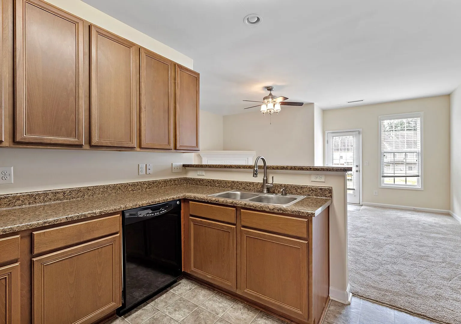 Available September 10th - $500 Off For First 2 Months- 3 Bedroom 2.5 Bath Townhome — Photo 4
