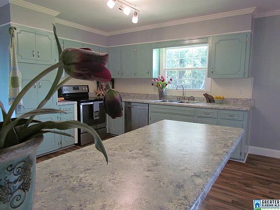 4th image of 609 12th Ave NE
