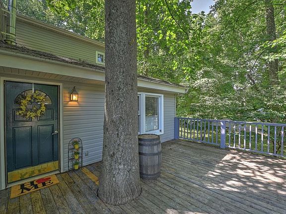 3rd image of 589 Baywood Dr