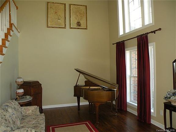 5th image of 224 Castles Gate Dr #18
