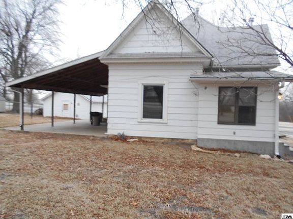 2nd image of 208 Oak St