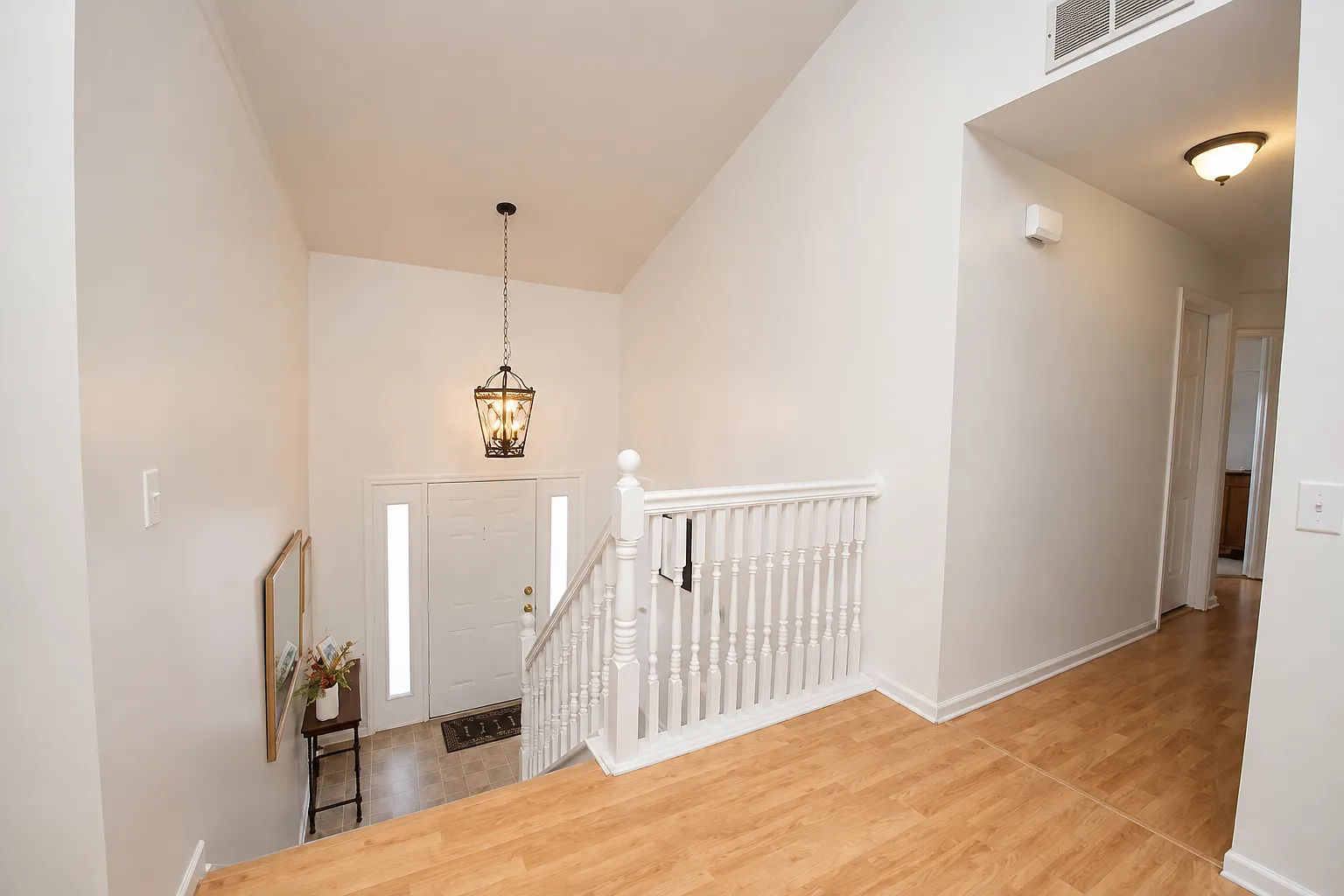 5 bed, 1881 sqft, $2,100 — Photo 2