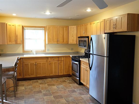 4th image of 2404 Jackson Ave
