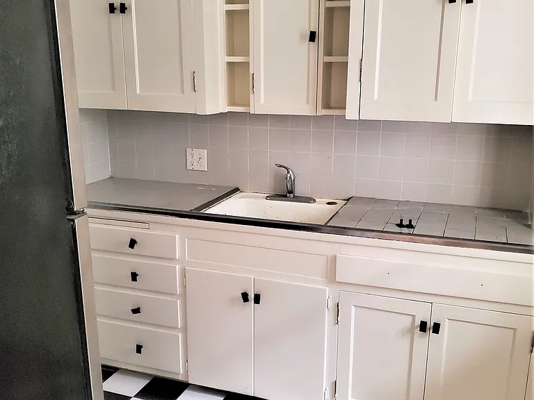 large kitchen with lots of cupboard space