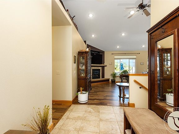 4th image of 620 Spring Cir