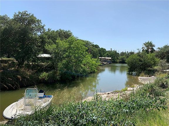 2nd image of 1000 Shorewood Downs Dr