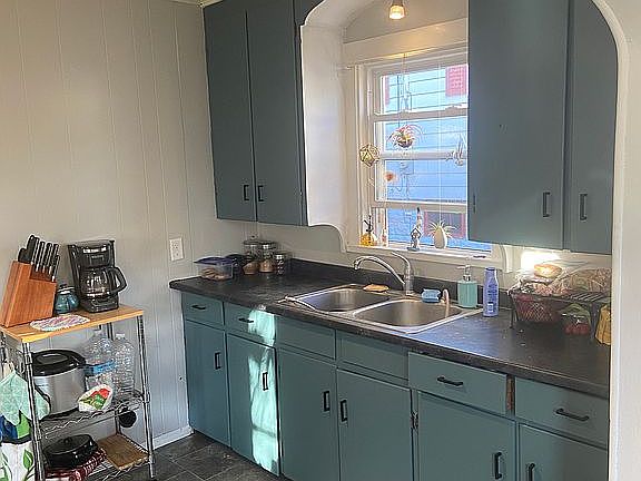 4th image of 258 Allegheny St