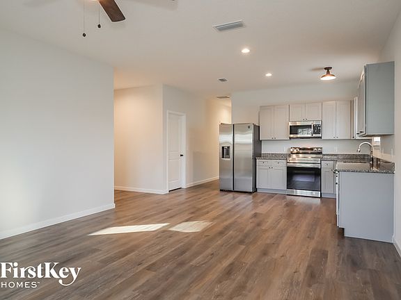 4th image of 837 Aiken St