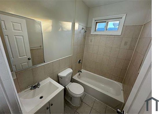 3rd image of 133 Pennsylvania Ave APT 3