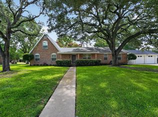 1622 Twin Island Dr, Lockhart, TX 78644
