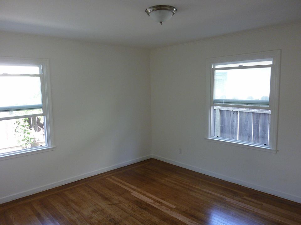 2nd image of 24 King Ct