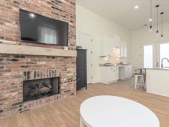 3rd image of 632 Looney Ave