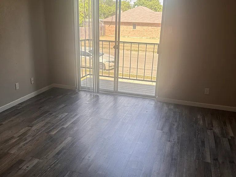 Creekwood Apartments — Photo 13