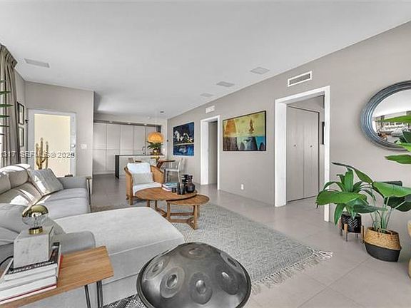 5th image of 1130 Venetian Way APT 1F