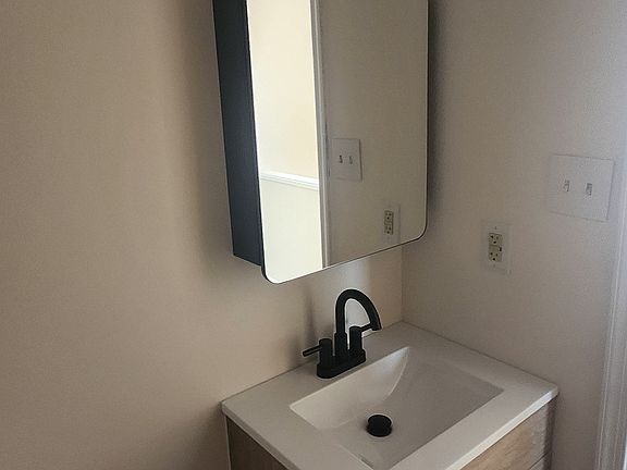 3rd image of 507 Catherine St