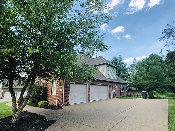 2nd image of 4562 Estate Dr