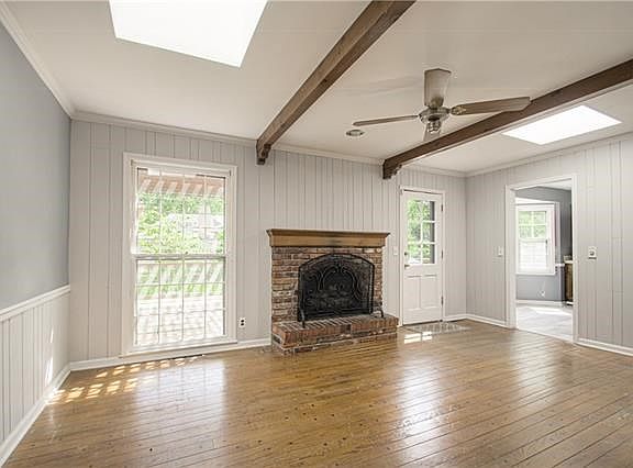 3rd image of 9841 Walmer St