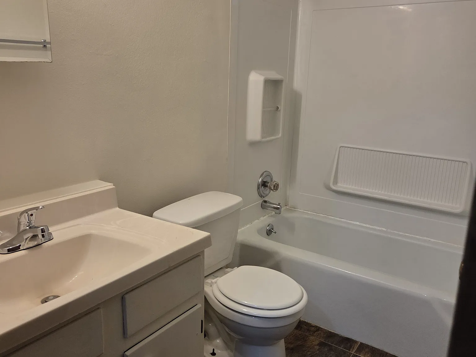 2 bed, 1.5 bath, 1200 sqft, $1,075 — Photo 4