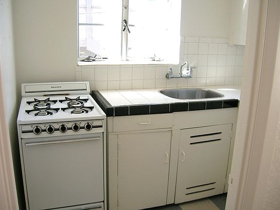 5th image of 1001 N Logan St APT 202