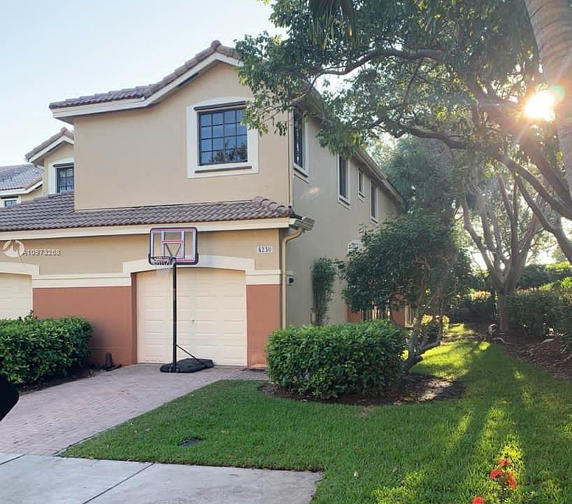 1st image of 4230 Vineyard Cir #4230