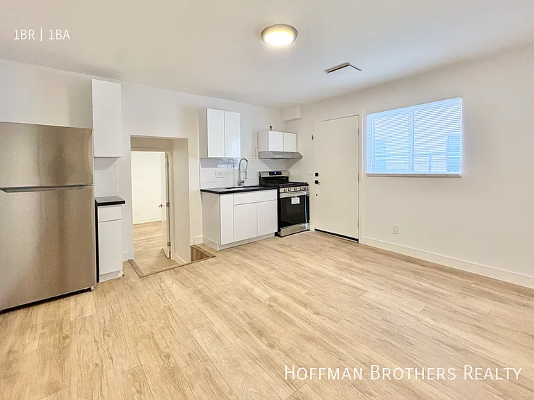 1045 N Ardmore Ave #13 — Photo 1