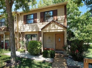 232 Carmel Woods Dr, Ballwin, MO 63021