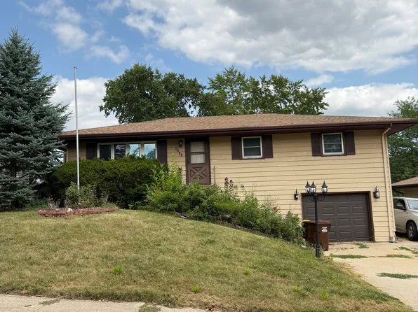 2906 Concordia Dr, Rockford, IL 61109