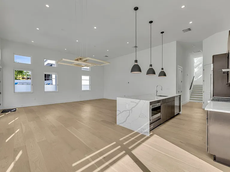 501 W Canton Ave — Photo 7