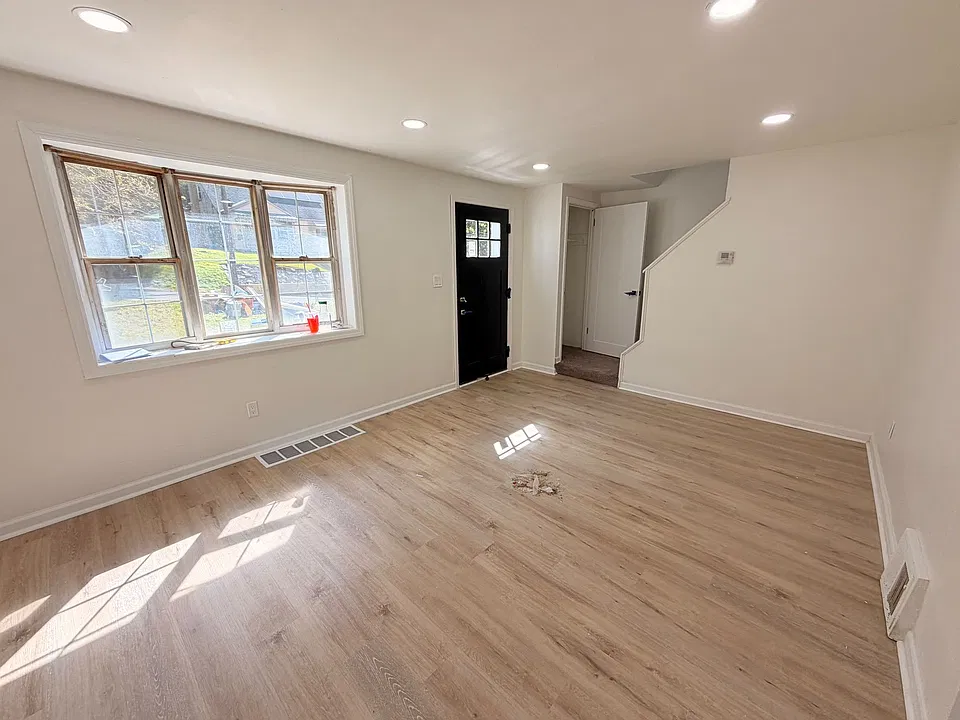 212 Saylong Dr #MAIN