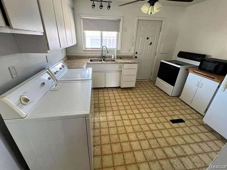5371 Culver St — Photo 7