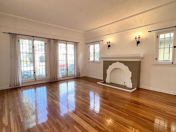 3rd image of 347 N Sierra Bonita Ave #347