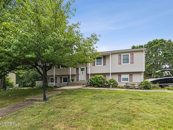 2nd image of 420 Crestview Terrace