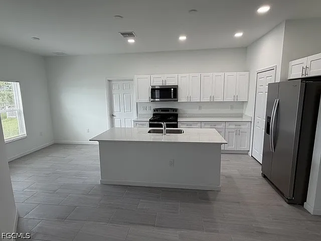 4 bed, 3.0 bath, 2800 sqft, $2,800 — Photo 3