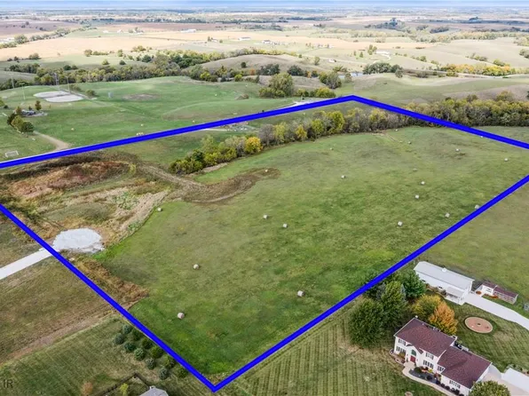 N 18th St, Chariton, IA 50049