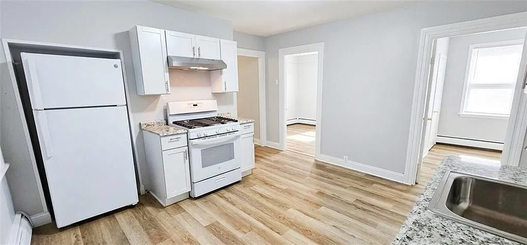 2 bed, 1.0 bath, 868 sqft, $1,800 — Photo 4