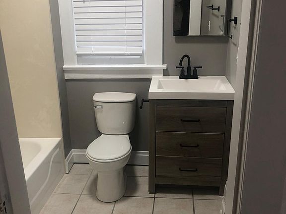 3rd image of 119 W Hubbard Ave #119C