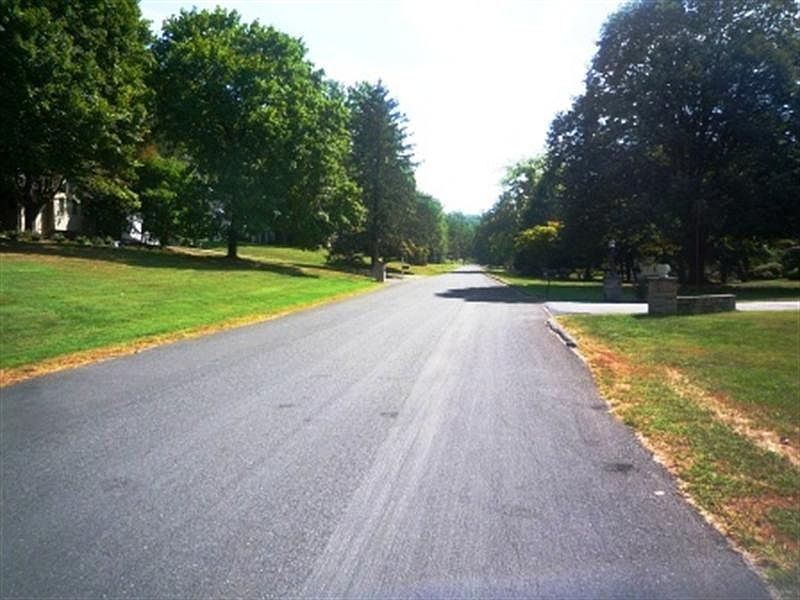 2nd image of 725 Milldam Rd