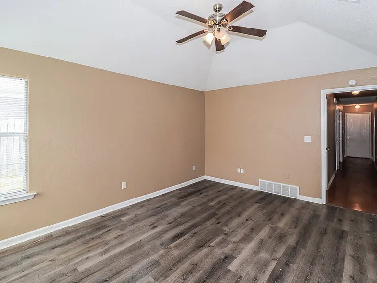 2811 Misty Bay Dr — Photo 11