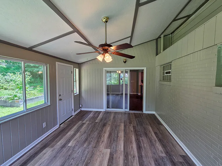 151 Mahoning Dr — Photo 16
