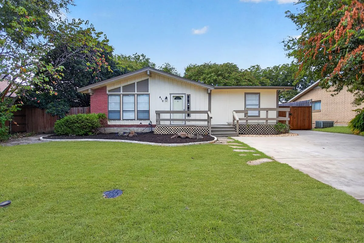 3 bed, 2.0 bath, 1459 sqft, $2,150 — Photo 3