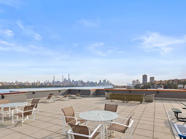 512 Hudson Park — Photo 32