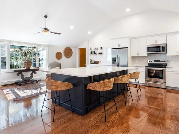 25 Tobey Garden St, Duxbury, MA 02332